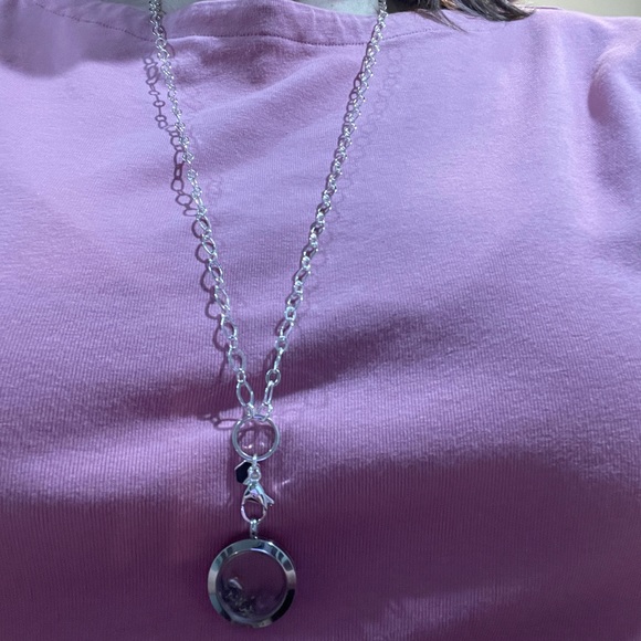 Sterling silver pendant necklace with charm holder. - Picture 6 of 8